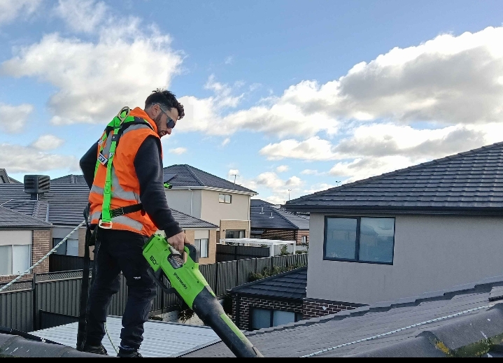 Commercial guttering